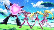 Equipo de Pretty Cure líderes con poses similares acabando con un Nakewameke