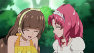 Towa y Kirara riendo juntas