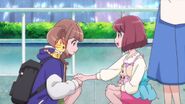 Nodoka y Chiyu ayudan a Hinata a encontrar a sus amigas