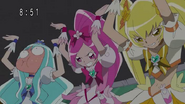 Las HeartCatch aguantando el mazo del Desertrian