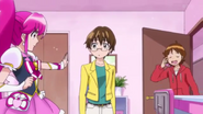 Megumi se transforma en Cure Lovely frente a Miyo