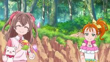 Manatsu and Yui smile at Sora