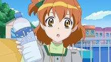 Inori offers Kento a bottle of water