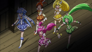 Las Smile Pretty Cure corren en el colegio encantado