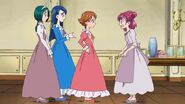 Nozomi como Cenicienta junto a las demás como sus hermanastras