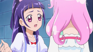 Riko diciendole a Kotoha que no puede hacer magia