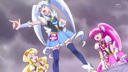 Cure Princess salva a sus compañeras y enfrenta a Phantom