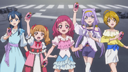 Las HUGtto! Pretty Cure a punto de transformarse para pelear contra Refrain en Pretty Cure Miracle Leap