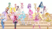 Todas las Pretty Cure se presentan ante Blossom y Marine