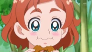 Haruka comiendo una dona