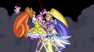 Las Pretty Cure intentando sacar la Alabarda