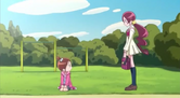 Tsubomi talking to Mayuka