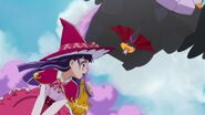 Batty debajo del Yokubaru exige a Riko que le de la información sobre la Piedra Linkle Esmeralda