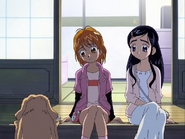 Nagisa y Honoka se extrañan de que Porun siga durmiendo