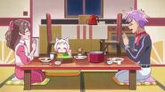 Yui, Rosemary, Kome-Kome y Pam-Pam cenando el curry que cocinaron