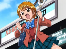 Нагиса в летней школьной форме (и с клюшкой для лакросса)