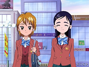 Nagisa y Honoka encuentran a Hikari