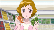 Ayumi con zanahorias y pimientos verdes para Love y Setsuna