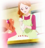 Satomi & young Ichika decorating a cake