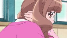 Hinata peeks over her shoulder to look at Chiyu