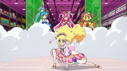 Las Pretty Cure derriban a los guardias con su trabajo en equipo