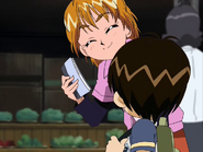 Nagisa le entrega una libreta a Ryouta diciéndole que la use cuando tenga problemas