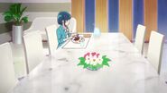 Yui comiendo por su cuenta