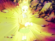 Hikari abraza porun luz