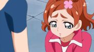 Haruka dejando de llorar y contándole lo que le hacia Yuuki de pequeños