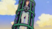 Asuka encerrada en una jaula de desesperación