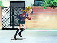 Hikari huye corriendo
