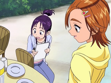 Saki and Mai discuss Mai's tendency to strongly focus and forget her surroundings