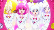 Las Pretty Cure con los Micrófonos Armonía Inocente