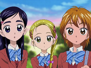 Akane les porpone a Nagisa, Honoka y Hikari ir con ella