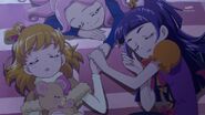 Las chicas durmiendo al final