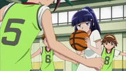 Reika jugando baloncesto