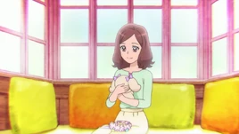 HGPC06 Yasuko holding Latte