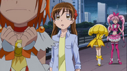 Ayumi ist von den Pretty Cures überrascht