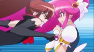 Cure Unlovely golpeando a su contraria