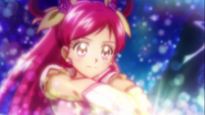 Cure Dream en el ataque "Liberar Recuerdos Brillantes de Pretty Cure"