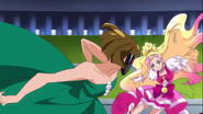 Cure Flora peleando contra los Zetsuborgs princesas