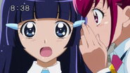 Miyuki contandole a Reika lo de Yayoi.