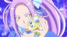 Cure Beat holds her Cure Module