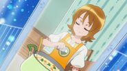 Yuko cocinando