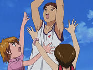 Nagisa y Nao jugando al baloncesto