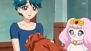 Minami y Pafu consolando a Haruka