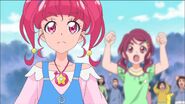 Hikaru ve a las Pretty Cure pelear.