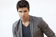 Robbie-amell