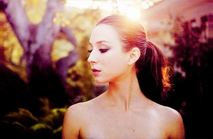 Troian-troian-bellisario-25388234-499-326