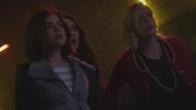 Aria, Emily and Spencer become scared in the arcade after seeing "A" escalate the situation